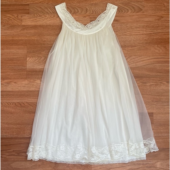 VINTAGE Vanity Fair Lace Sleeveless White Cream Chiffon Nightgown XS - Picture 2 of 8